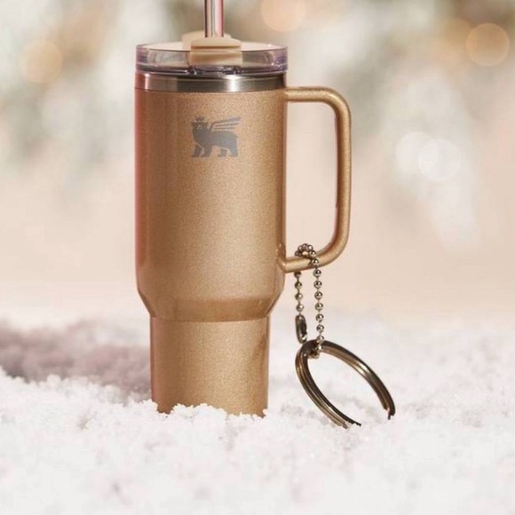 STANLEY 2024 ORNAMENT KEYCHAIN GOLD VIRAL - Picture 3 of 3